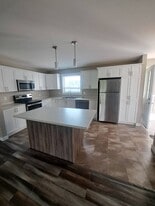 102 Fieldstone Ct in Fredericton, NB - Building Photo