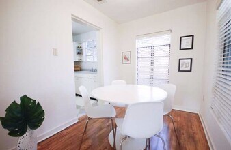 3904 Wrightwood Rd in Austin, TX - Building Photo - Building Photo