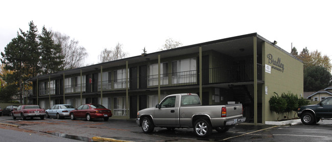 Bradley Apartments in Beaverton, OR - Foto de edificio - Building Photo