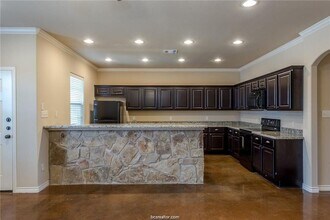 109 Kimber Ln in College Station, TX - Building Photo - Building Photo