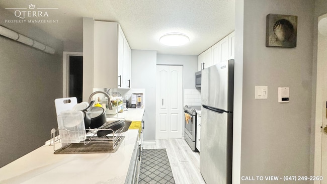 30 Bridge St W in Kitchener, ON - Building Photo - Building Photo