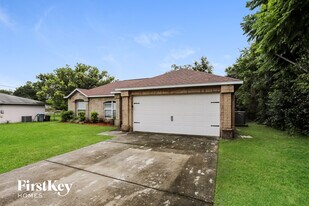 662 Armadillo Dr in Deltona, FL - Building Photo