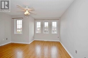 70 Hawthorne Crescent in Barrie, ON - Building Photo