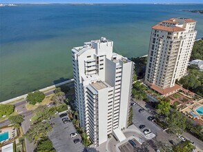 4141 Bayshore Blvd in Tampa, FL - Building Photo - Building Photo