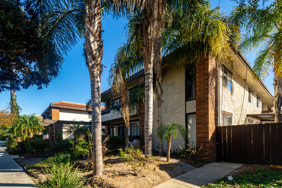 Casa Hermosa Apartments in Torrance, CA - Foto de edificio