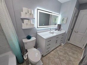7870 NW 11th Ct in Pembroke Pines, FL - Building Photo - Building Photo