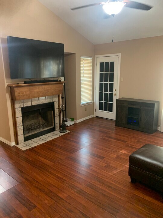 1107 Colbert Ln in Duncanville, TX - Building Photo