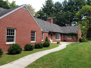 2416 Old Bluefield Rd in Princeton, WV - Foto de edificio - Building Photo