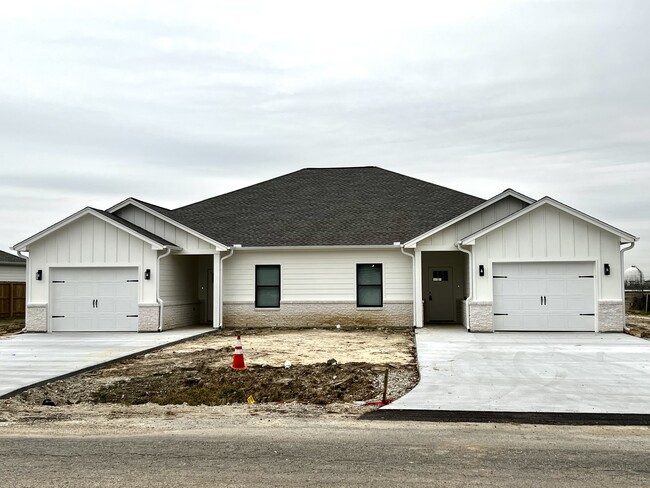 407 Canal St in Port Neches, TX - Building Photo - Building Photo