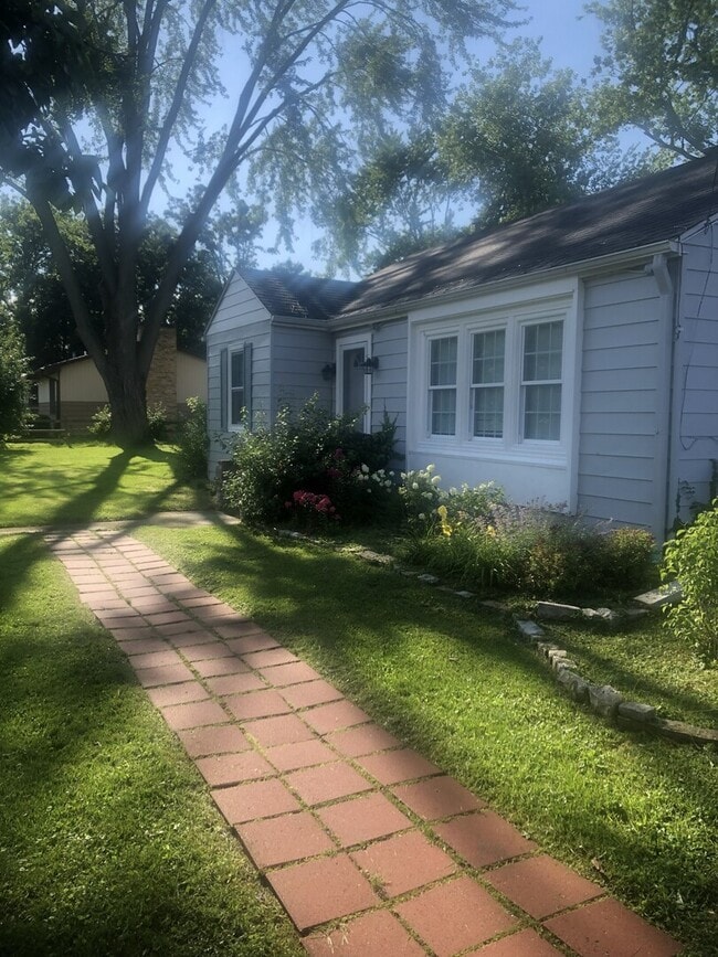 907 W Washington Ave in Lake Bluff, IL - Building Photo - Building Photo
