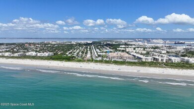 807 Mystic Dr in Cape Canaveral, FL - Foto de edificio - Building Photo