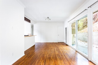1721 W Silver Lake Dr in Los Angeles, CA - Foto de edificio - Building Photo