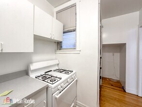 4408 N Rockwell St, Unit M00B in Chicago, IL - Building Photo - Building Photo