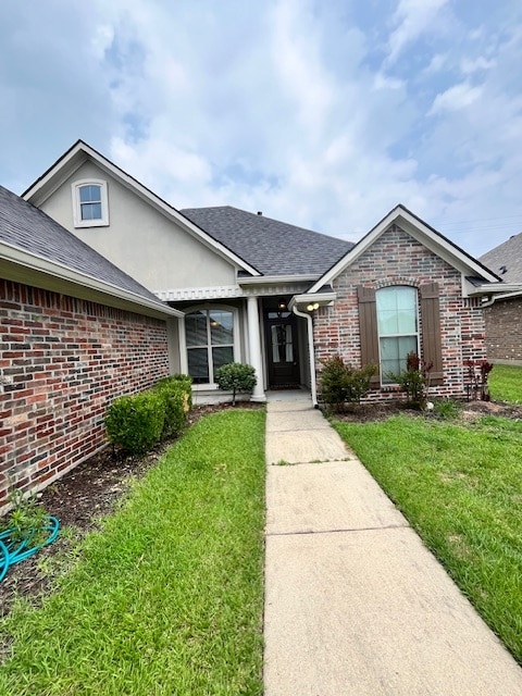 property at 811 Applewood Trl