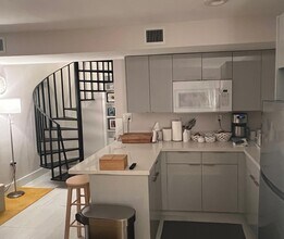 641 SW 28th Rd, Unit Loft in Miami, FL - Building Photo - Building Photo