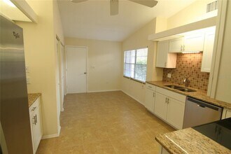 5629 Westwind Ln in Sarasota, FL - Foto de edificio - Building Photo