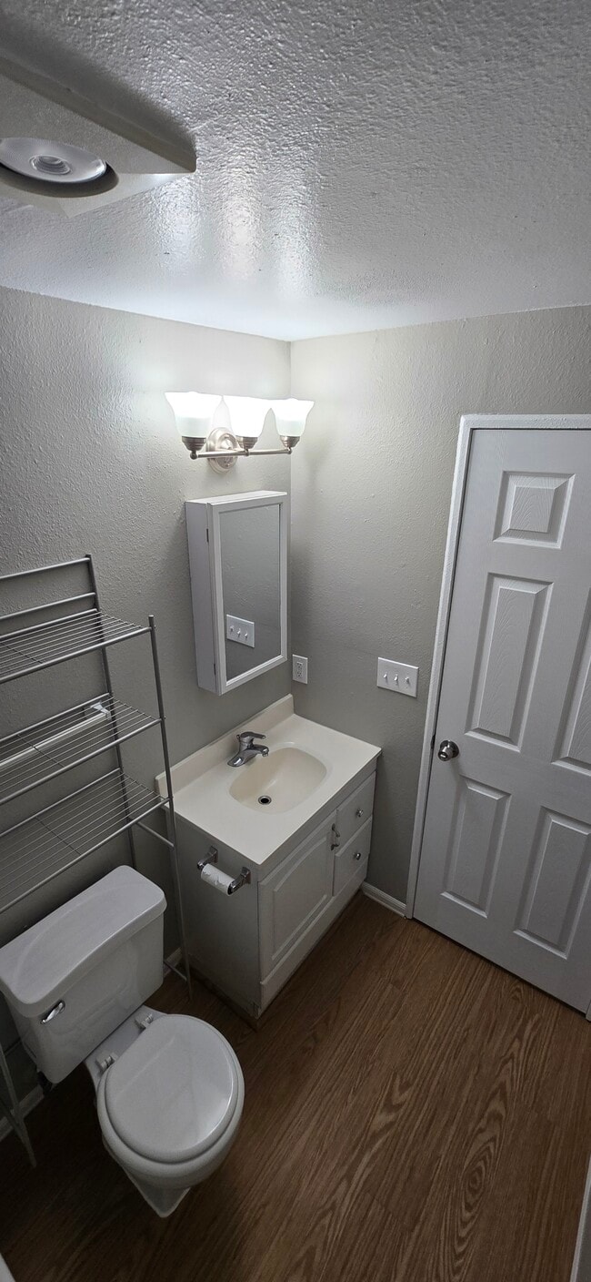 9830 Southwest Lookout Terrace, Unit C in Beaverton, OR - Building Photo - Building Photo