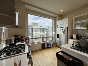 40 Washburn St, Unit 1 in Boston, MA - Foto de edificio - Building Photo