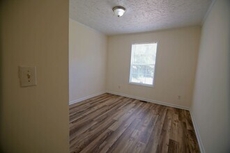 1018 Dooley Dr in Charlotte, NC - Building Photo - Building Photo