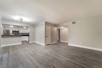 5317 Indian River Dr in Las Vegas, NV - Building Photo - Building Photo