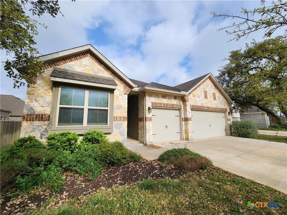 969 Carriage Loop in New Braunfels, TX - Building Photo