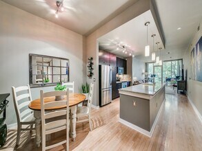2950 McKinney Ave, Unit 211 in Dallas, TX - Building Photo - Building Photo