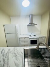 5438 Holland St in Oakland, CA - Building Photo - Building Photo