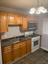 1556 Thames Dr in Columbus, OH - Foto de edificio - Building Photo