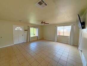 8186-8188 Zinnia Pl in Riverside, CA - Building Photo - Building Photo