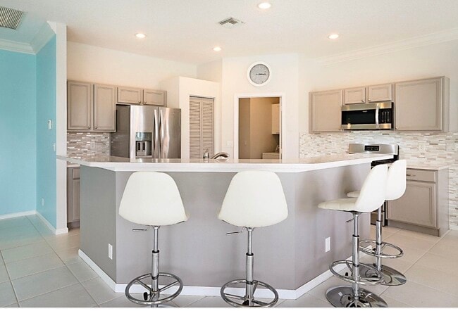 property at 1422 Fairway Cir