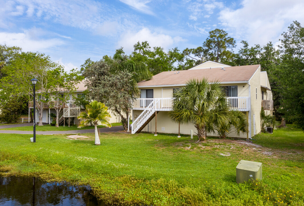 308 Avery Ave in Crystal Beach, FL - Building Photo