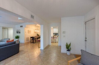 327 Dartmouth Dr in Lake Worth Beach, FL - Building Photo - Building Photo