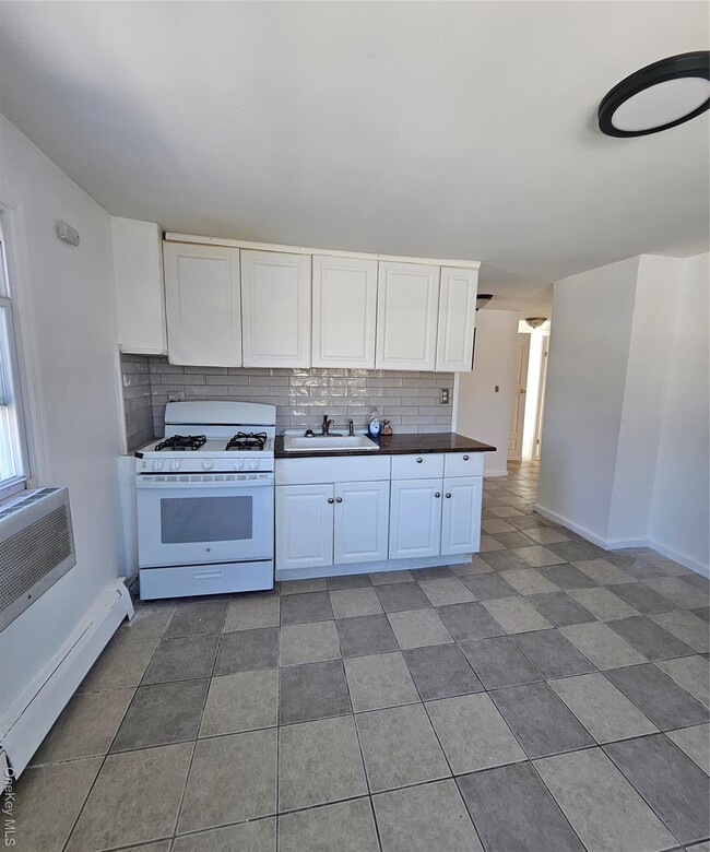 196 S Franklin St in Hempstead, NY - Building Photo - Building Photo