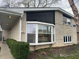 7258 N Crawford Ave in Lincolnwood, IL - Building Photo