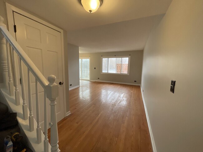 283 Alpine Dr E in Glendale Heights, IL - Building Photo - Building Photo