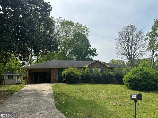 property at 3053 Menlo Park Dr