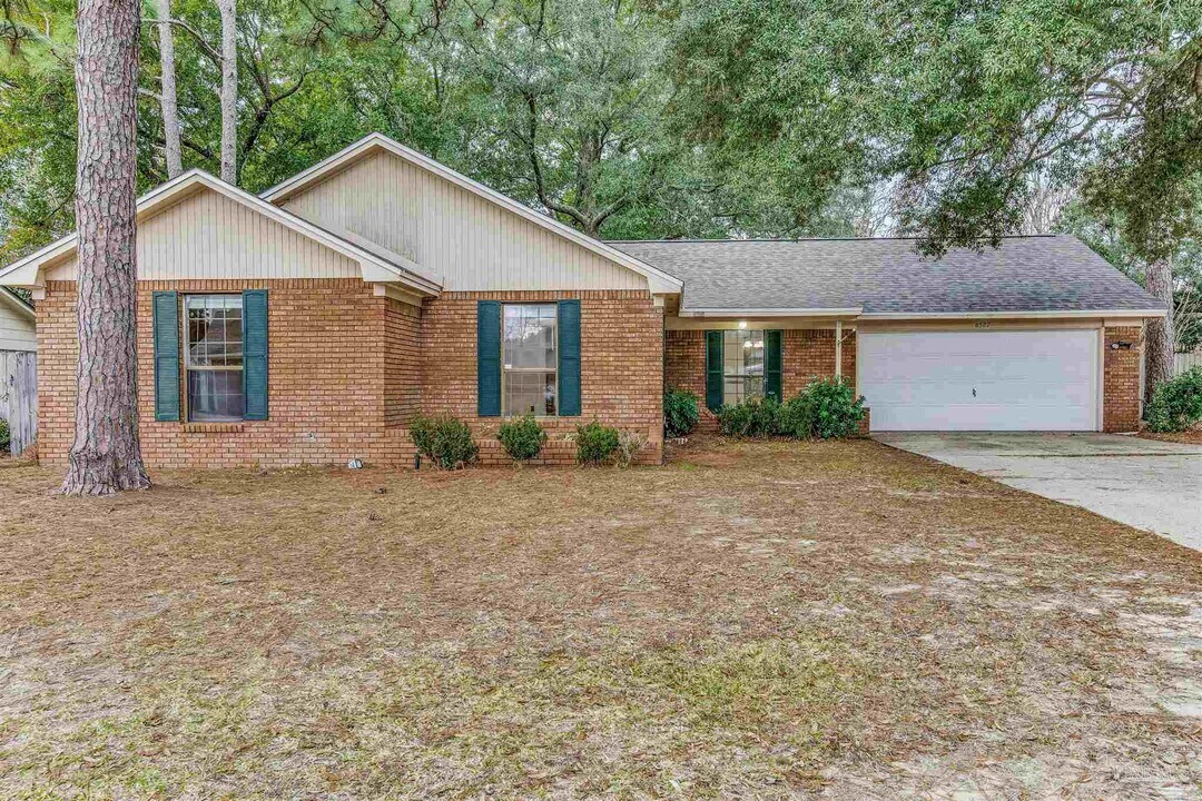 6327 Heart Pine Dr in Pensacola, FL - Building Photo