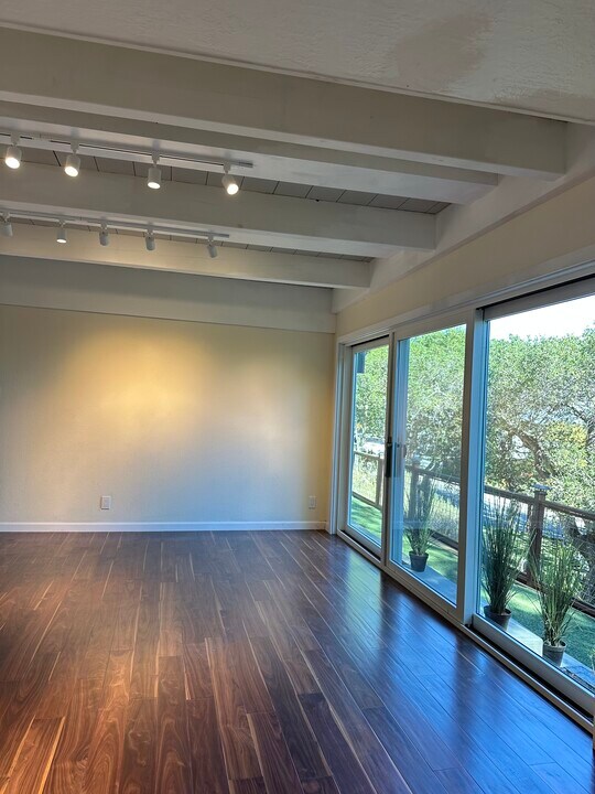 101 Oak Springs Dr, Unit A in San Anselmo, CA - Building Photo