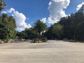 5168 Conroy Rd in Orlando, FL - Foto de edificio - Building Photo