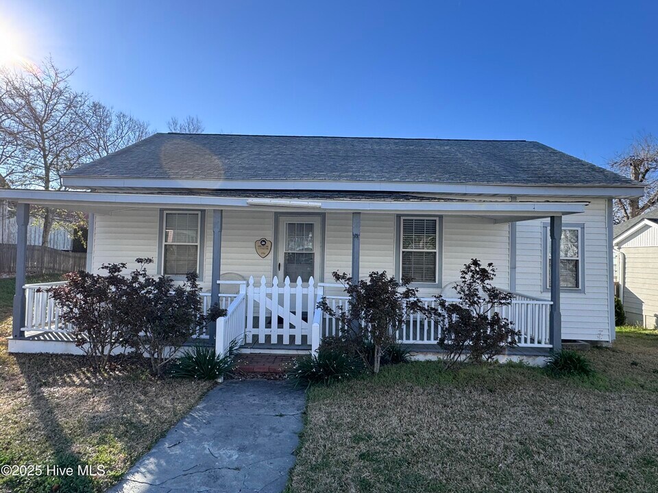 117 S Elm St in Swansboro, NC - Building Photo