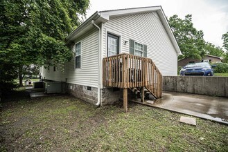 2116 S Main St in Springfield, TN - Foto de edificio - Building Photo