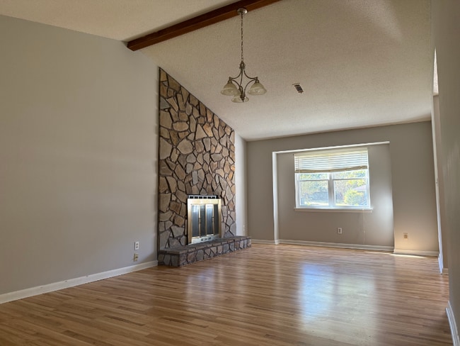 9746 Wallwood Dr SE in Huntsville, AL - Foto de edificio - Building Photo