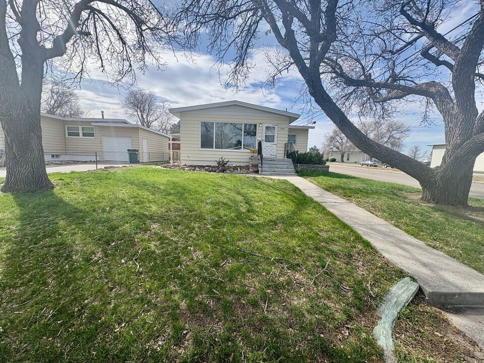 1220 Fairvale Dr in Billings, MT - Building Photo