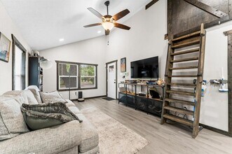325 S Bell Dr in Texas City, TX - Building Photo - Building Photo