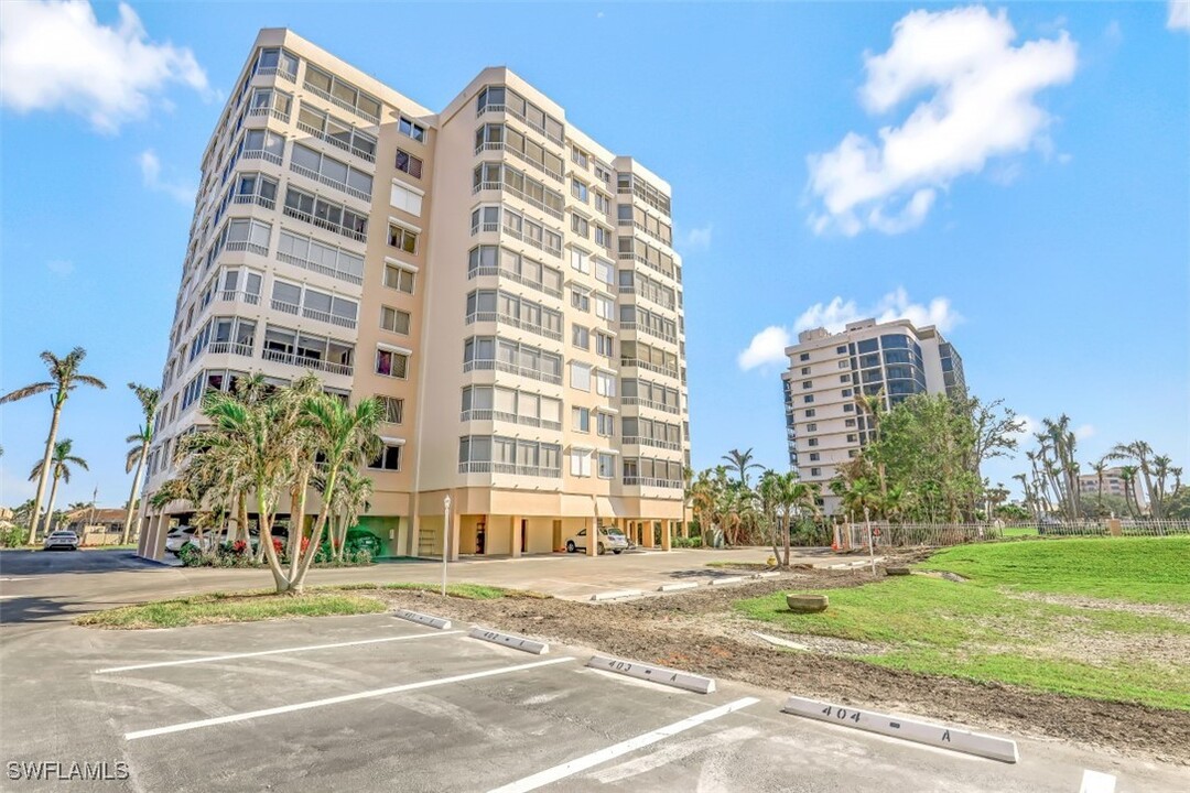 11116 Gulf Shore Dr in Naples, FL - Foto de edificio