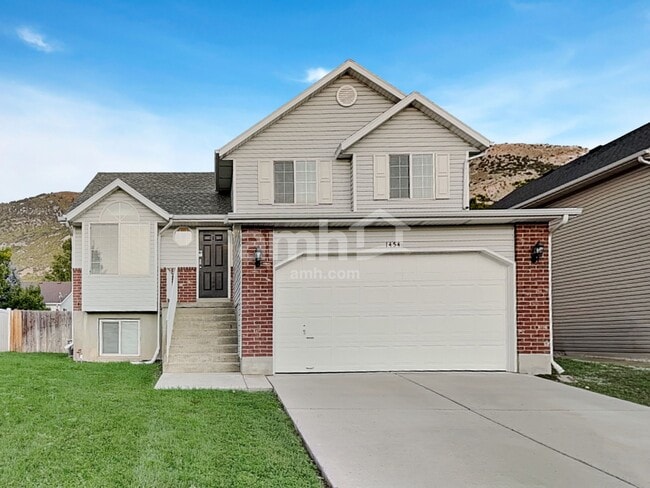 property at 1454 Fowler Ave