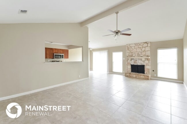 7555 Lincoln Village Dr in San Antonio, TX - Building Photo - Building Photo