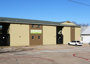 Oak Tree Apartments in Fort Worth, TX - Foto de edificio - Building Photo