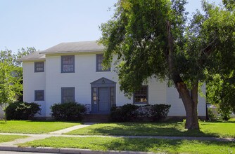 4-Plex in San Antonio, TX - Foto de edificio - Building Photo