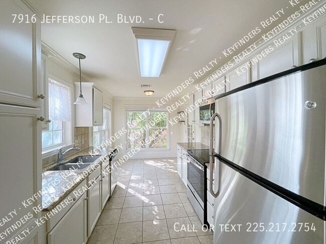 7916 Jefferson Pl Blvd in Baton Rouge, LA - Building Photo - Building Photo